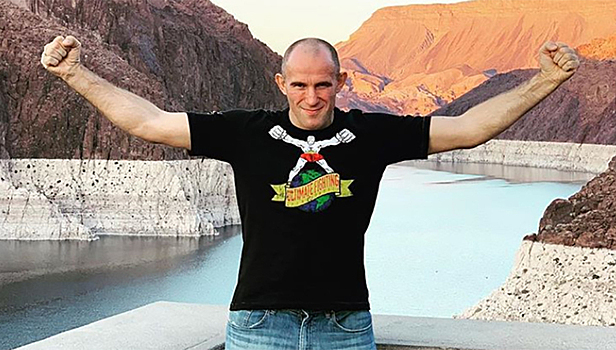 ММА. Россиянин Алексей Олейник продлил контракт с UFC