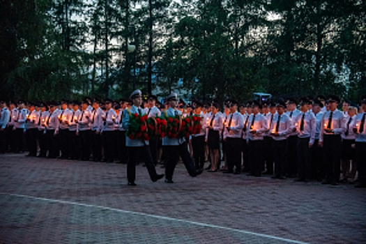 В Красноярске сотрудники полиции с коллегами из других правоохранительных ведомств региона почтили память павших за Родину в Великой Отечественной войне