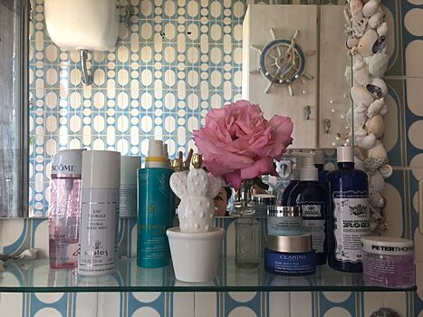 Экс-директор отдела моды Cosmopolitan о любимой косметике и ароматах в эру ковида