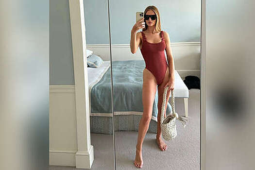 Модель Victoria's Secret Рози Хантингтон-Уайтли опубликовала фото в купальнике
