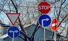 На автодорогах Курского района не хватает 100 знаков