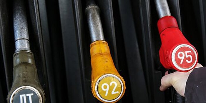 Бензин в России с 30 июля по 3 августа подешевел на 3-12 копеек