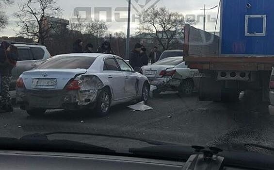 Водитель Toyota Mark II устроил во Владивостоке массовое ДТП