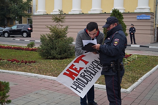 На пикетчика у Облдумы составили протокол