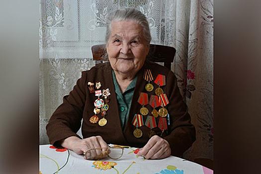 Участница ВОВ стала блогером в 97 лет