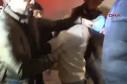 Появилось видео задержания подозреваемого в стамбульском теракте