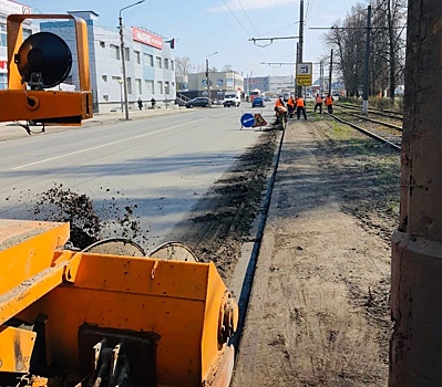 В Курске 50 единиц техники убирают дороги от мусора