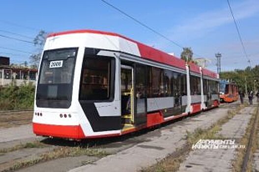 Новый 26-метровый трамвай продемонстрировали в Челябинске