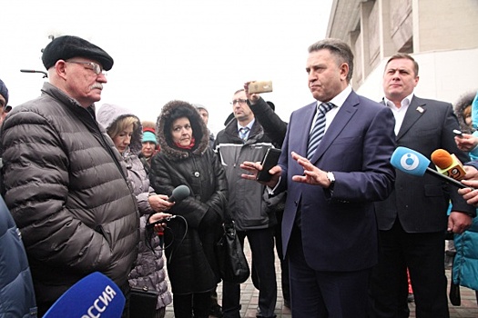 Андрей Шимкив пообщался с протестующими против переназначения главы Новосибирского района