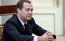 Медведев поздравил худрука Александринского театра с 70-летием