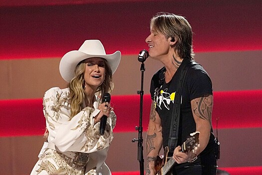 Кит Урбан после развода с Кидман якобы переехал к молодой певице