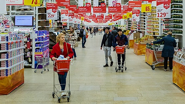 Опасный прием: как магазины спаивают россиян