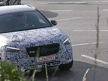 Шпионские фото нового Mercedes GLA с полноценным серийным кузовом