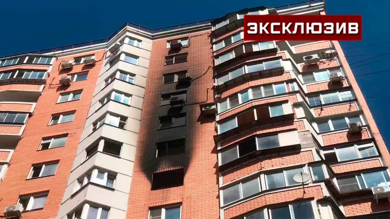Пожар произошел в квартире многоэтажного дома на севере Москвы, один человек спасен