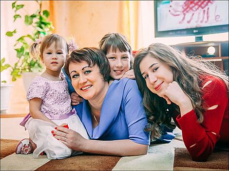 Простые радости Ларисы Александровны и ее дочерей