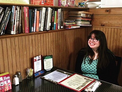 Ресторан бесплатно раздает книги своим гостям
