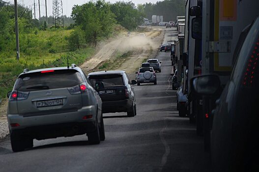 Автолюбители жалуются на пробки на Саратовской трассе