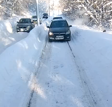Автохамы снова мешают проезду трамваев