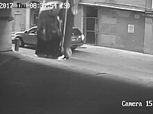 Авто с водителем рухнуло с 7-го этажа стоянки — видео с камеры наблюдения