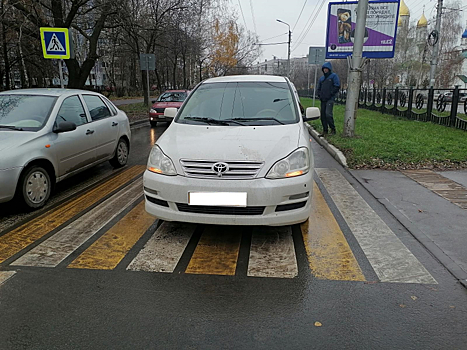 В Рязани водитель Toyota Ipsum устроил ДТП на пешеходном переходе