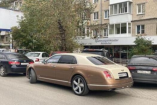 Миллиардер приехал в столовую для бедных на Bentley