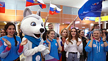 Десятки болельщиков приехали в Шереметьево, чтобы пожелать удачи участникам Универсиады