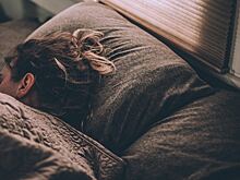 Как приучить себя засыпать раньше и почему это важно