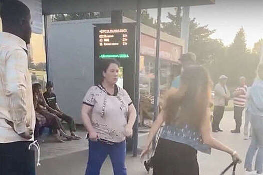 Пьяная екатеринбурженка вступилась за афроамериканца, которого оскорбила женщина