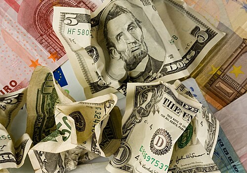 Аналитики назвали самые выгодные валюты на 2023 год