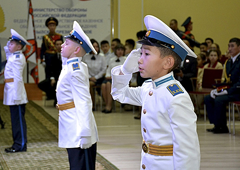 В Кызылском президентском кадетском училище прошла торжественная церемония посвящения в кадеты
