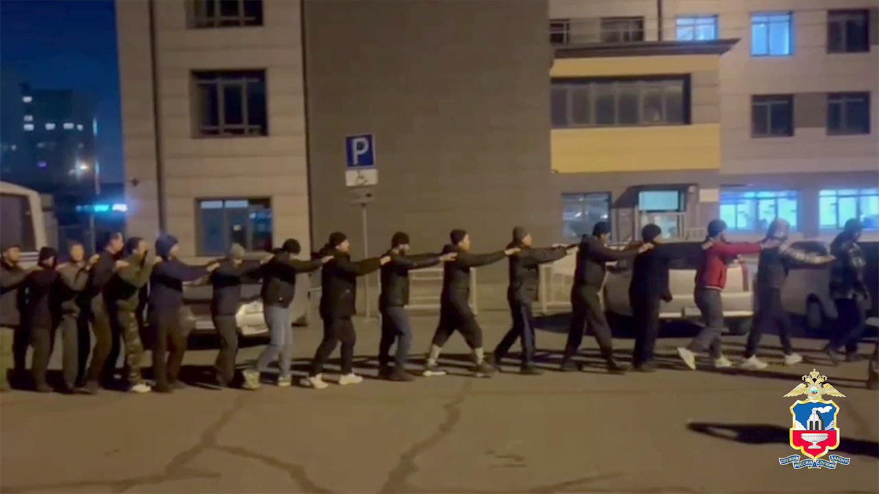 Полицейские Алтайского края в ходе рейда выявили среди вахтовиков 33 нелегальных мигрантов
