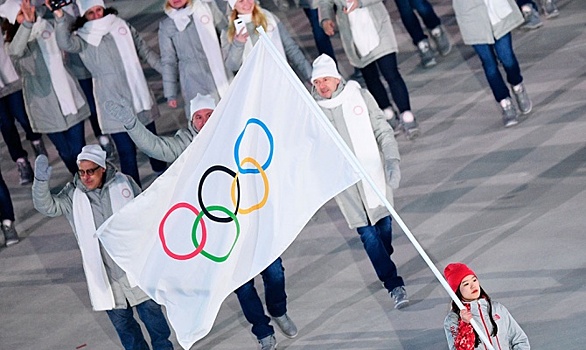Делегация спортсменов России прошла на церемонии закрытия ОИ