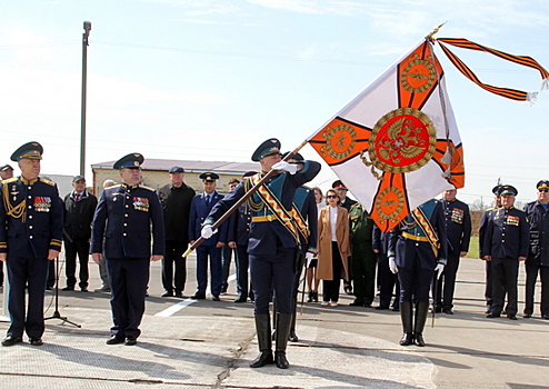 В Краснодарском крае штурмовому авиационном полку ЮВО торжественно вручена Георгиевская знаменная лента