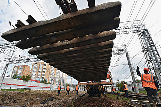 Российские власти хотят дать больше денег на железнодорожную мегастройку. Как она поможет экономике?