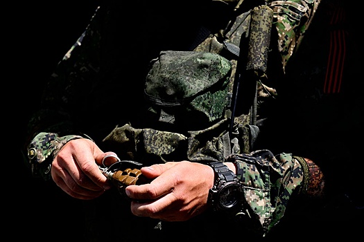 Российский боец 40 минут отбивался гранатами от устроивших засаду боевиков ВСУ