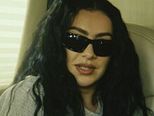 Вышел тизер фильма «Момент» с певицей Charli XCX