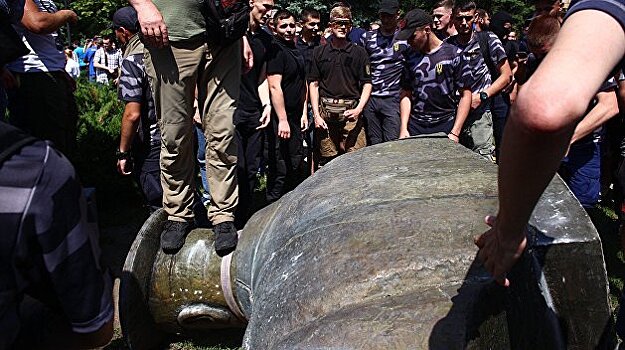 Потомки полицаев отомстили Жукову