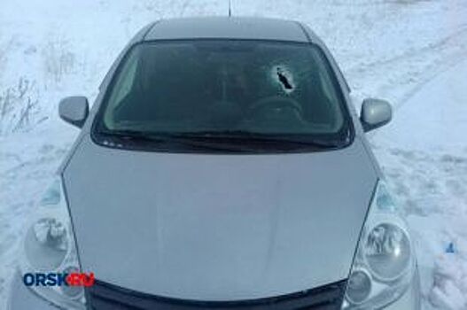 Под Новоорском вылетевший из грузовика камень убил водителя Nissan