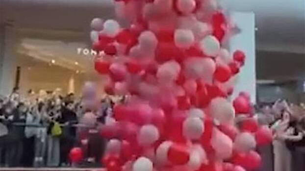 Посетители ТЦ в Уфе устроили давку на раздаче подарков, двое получили переломы