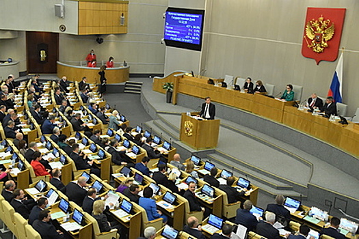 Госдума приняла закон о повышении МРОТ