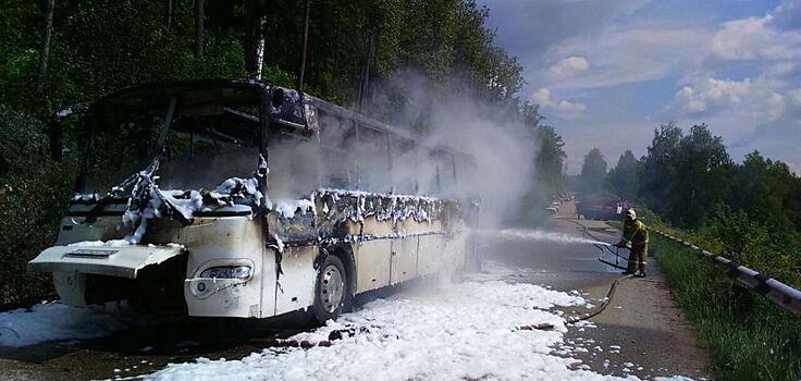 Автобус с туристами из Ижевска загорелся в Башкирии