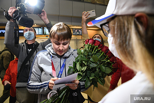 В Екатеринбурге встретили выигравшую серебро на Олимпиаде лучницу