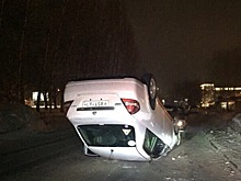 На ровном месте: в Ленинском районе машина перевернулась на крышу