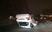 На ровном месте: в Ленинском районе машина перевернулась на крышу