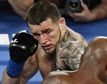 Боксёр провёл девять раундов поединка со сломанной челюстью