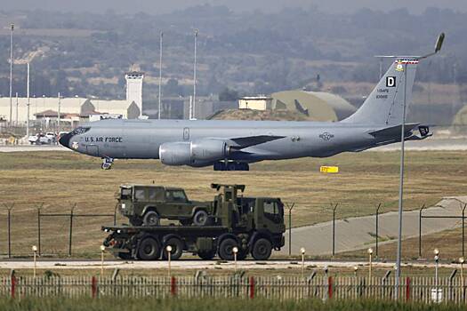 США подняли с авиабазы топливозаправщики Boeing KC-135R Stratotanker