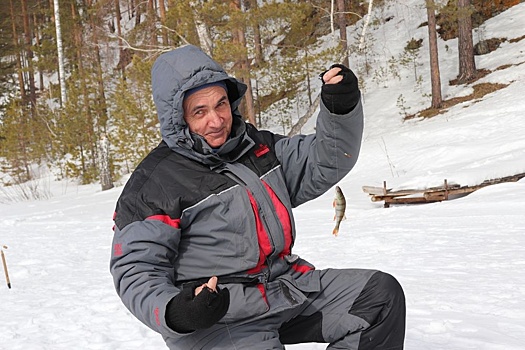 Любители зимней рыбалки в десятый раз сошлись на льду Двуреченского водохранилища