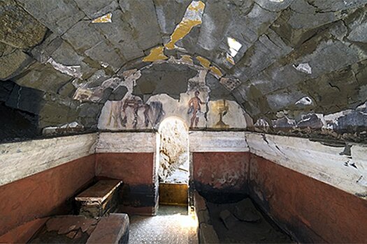 Под Неаполем раскопали роскошную гробницу