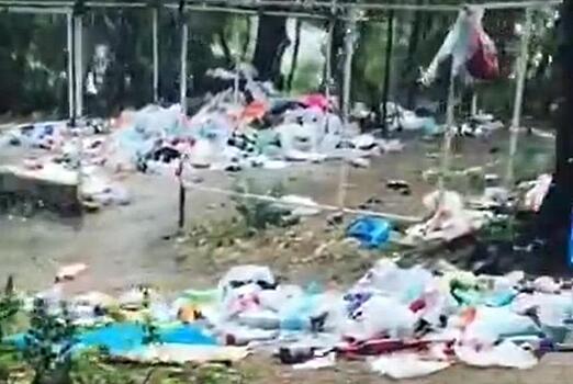 Видео: после курортного сезона лес рядом с уникальным пляжем в Геленджике превратился в свалку