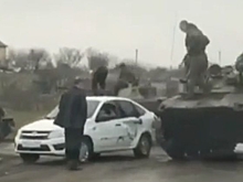 На Ставрополье Lada Granta столкнулась с бронемашиной (видео)